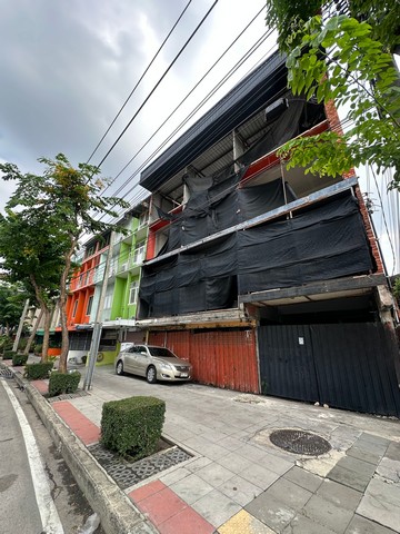 ขายที่ดินพร้อมสิ่งปลูกสร้าง — ริมถนนราษฎร์บูรณะ ทำเลดี ติดถนนใหญ่ 