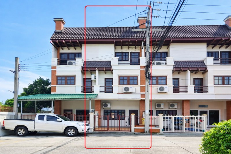 ถูกที่สุดใน ทาวน์เฮ้าส์ 3 ชั้น 4นอน ตรงข้ามโลตัส ไทวัสดุ นวมินทร์ 133-141  3น้ำ ทำเลติดถนนใหญ่  มี 7-Eleven สนามหญ้า 2แอร์  บึงกุ่ม 24ตร.วา