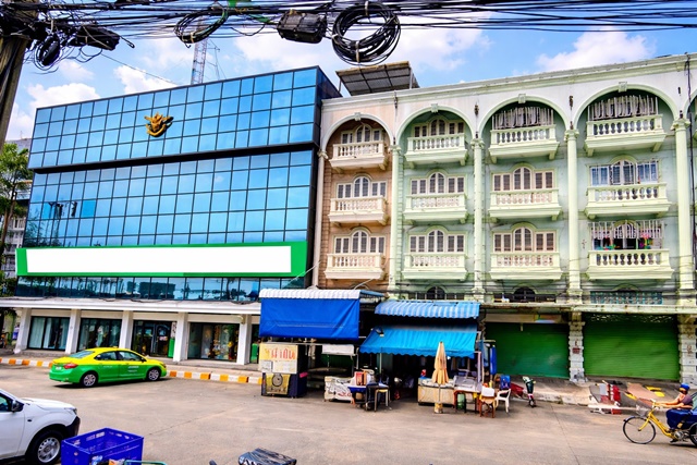 บางบอน 2.5 กม. 18 ตร.ว.320 ตร.ม.ใกล้Big C ใกล้ตลาดบางบอน 1.2 กม.7-11 ธนาคาร เอกชัย กาญจนา อาคารพาณิชย์ให้เช่า 3นอน 3แอร์ 3 น้ำ 
