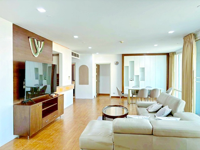 ใกล้ไอคอนสยาม 1.85กม.  BTS กรุงธนบุรี 950 คอนโดหรูให้เช่า Penthouse 170ตรม. เจริญนคร 3นอน 3 น้ำ เหมาะอยู่อาศัยระดับพรีเมียม ใกล้สะพานตากสิน