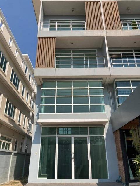 ขายอาคารพาณิชย์ 3.5 ชั้น 46.7 ตร.ว. ซอยรามคำแหง 174 ใกล้ MRT มีนพัฒนา