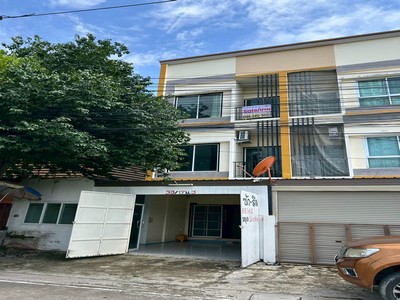 ขายอาคารพานิชย์ 3 ชั้น หลังมุม ต่อเติมเรียบร้อยใจกลางชุมชน ซอย กุญชร ขนาด 24.4 ตรว. ขายหรือเช่า โครงการ คาซ่าทาวน์ เสม็ด ชลบุรี 