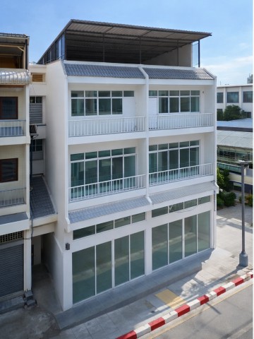 clinics showrooms ตึกแถว 2 คูหา  ใกล้ MRT ศรีอุดม 400 ม.ห้องหัวมุม ขนาด 56.5 ตร.ว. 900 ตร.ม.
