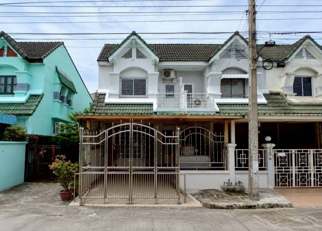 หมู่บ้านรื่นฤดี ซอยรามคำแหง 180 ถนนรามคำแหง มีนบุรี   บ้านหลังมุม ราคาพิเศษ เปิดกว้างสำหรับเจรจา สามารถต่อรองได้