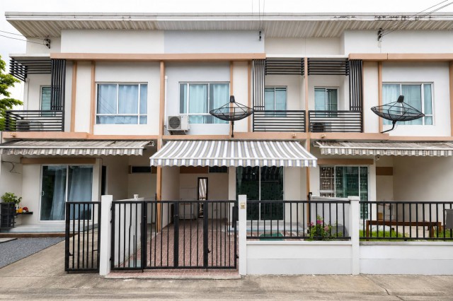 โครงการพลีโน่ ปิ่นเกล้า-ราชพฤกษ์ ถนนบางกรวย-จงถนอม บางกรวย บ้านราคาพิเศษ ราคาต่ำกว่าประเมินของธนาคาร พร้อมพิจารณาทุกข้อเสนอ
