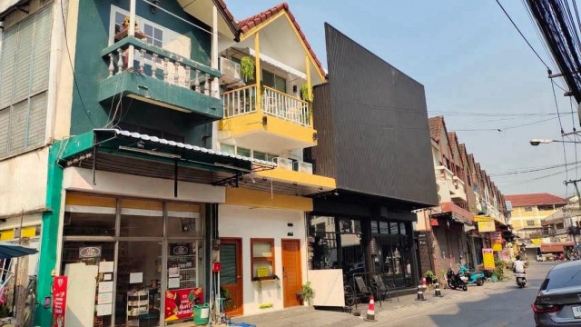 โซนสันติธรรม ให้เช่า 31,000 บาท/เดือน รีโนเวทใหม่ สไตล์ Muji Minimal ฟังก์ชันครบ เหมาะสำหรับ ทำธุรกิจ + พักอาศัย ในหลังเดียว