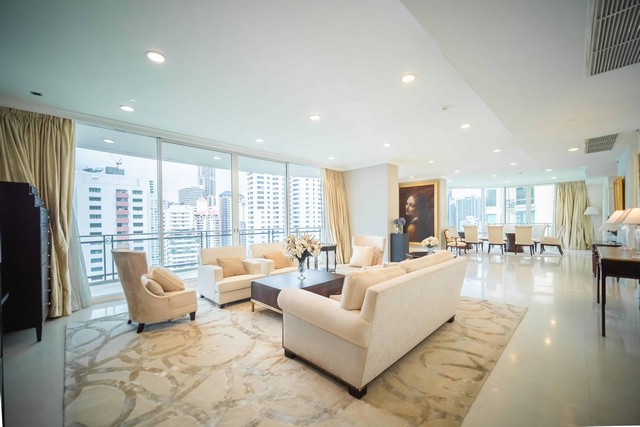 Private Residence in Prime Asoke. Expansive Penthouse