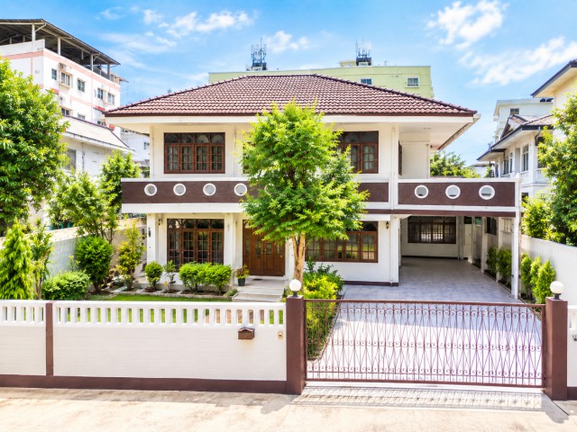วิภาวดีรังสิต 14-19  60ตร.ว. MRT รัชดาภิเษก 800 ม. บ้านเดี่ยว 2 ชั้นฟังก์ชั่น 3 นอน 2 น้ำ 240ตร.ม.  พร้อมเฟอร์ฯ
