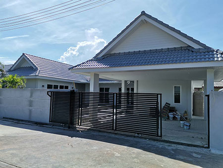 ขายบ้านเดี่ยว บ้านใหม่พร้อม สระว่ายน้ำ 3 ห้องนอน 3 ห้องน้ำ อ.ชะอำ จ.เพชรบุรี โทร 0819132332