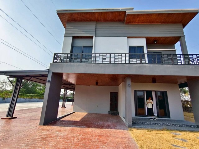 ขายบ้านเดี่ยวหลังใหญ่บ้านบึงชลบุรี ทำเลดี! ใกล้แหล่งชุมชน ตลาด และโรงพยาบาล 3 ห้องนอน 4 ห้องน้ำ