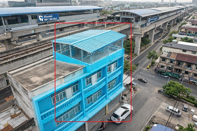 อาคารพาณิชย์ 4 ชั้น 2 คูหา 3 นอน 3 น้ำ  ใกล้ MRTมีนบุรี 800 ม. และ  MRTเศรษฐบุตรบำเพ็ญ 