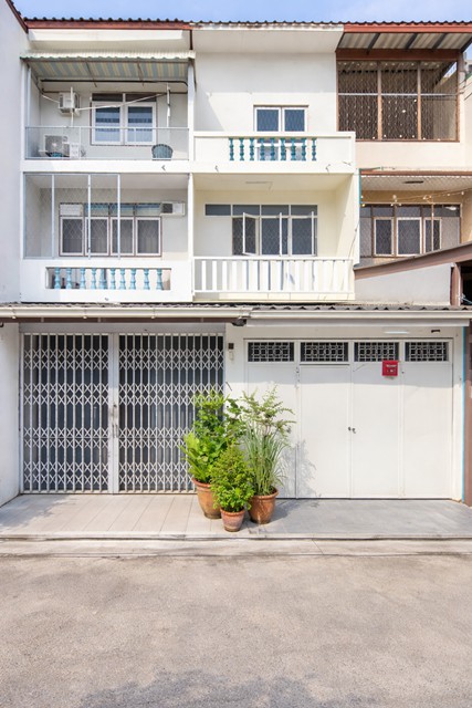 แฮปปี้แลนด์ เดอะมอลล์บางกะปิ ถ.ลาดพร้าว104-113  รพ.เวชธานี 300 ม.ทาวน์เฮาส์ 3 ชั้น 3นอน 2น้ำ 18ตร.ว.