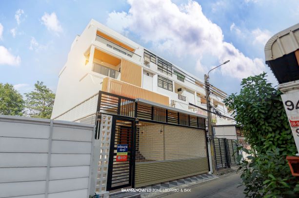 ขายทาวน์โฮมหลังใหญ่ 4 ชั้น 52 ตรว. 6 ห้องนอน ประชาอุทิศ ซอย 1 ย่านห้วยขวาง รีโนเวทใหม่พร้อมอยู่ เข้าออกหลายทาง จอดรถ 6 คัน 