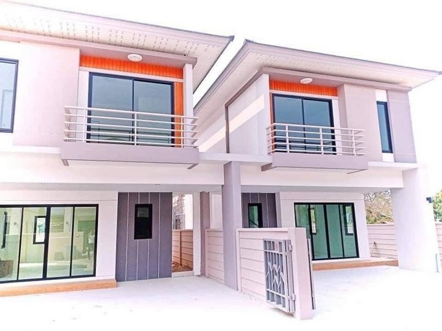 บ้าน หมู่บ้าน ใจกลางเมืองชลบุรี  ขนาด = 0 RAI 0 Ngan 39 Square Wah 3779100 - ใกล้กับ หลังโกลบอลเฮ้าส์ ชลบุรี  เข้าอยู่ได้ทันที ราคานี้สำหรับแต่งครบจบที่เดียว หิ้วกระเป๋าพร้อมเข้าอยู่!!!