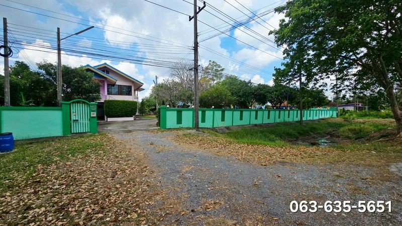 ขายบ้าน 2 ชั้น 3 หลัง ติดถนนทำเลดี ใกล้สี่แยก จปร. ต.พรหมณี อ.เมือง จ.นครนายก เหมาะสำหรับธุรกิจ ทำร้านอาหาร ร้านค้า