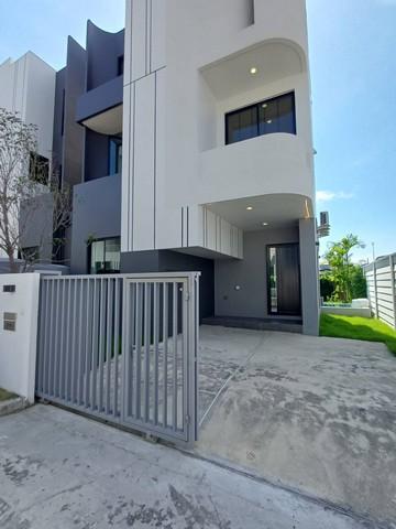 ให้เช่าบ้านแฝด 3 ชั้น 203 ตร.ม. อัลติจูด ฟอเรสต์ อ่อนนุช-ลาดกระบัง พร้อมสระว่ายน้ำ