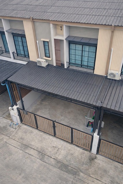 กิ่งแก้ว 31-39 ราชาเทวะ บางพลี  ทาวน์โฮม 2 ชั้น 3 นอน 2 น้ำ  ใกล้รพ.สิรินธร 2 กม.แอร์พอร์ตลิ้งค์ สุวรรณภูมิ 