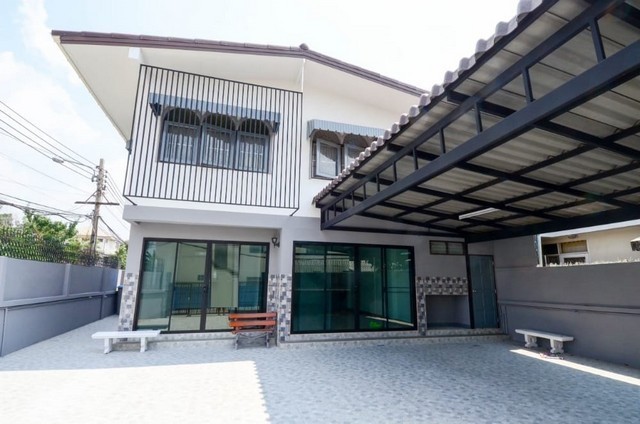 ให้เช่าบ้านเดี่ยว  2 ชั้น 60 ตารางวา  ย่านโชคชัย 4 ใกล้แหล่งชุมชน เซ็นทรัลอีสวิลล์ โชคชัยสี่ กองปราบ  เลียบทางด่วน