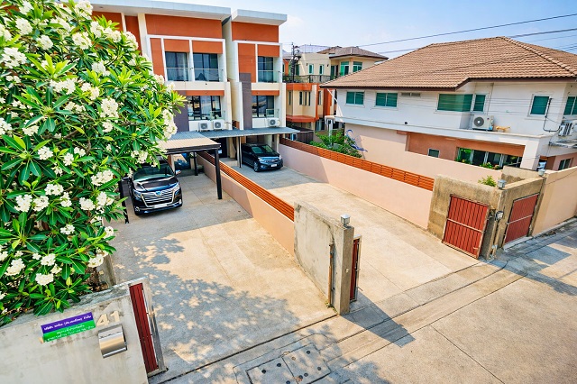 ใกล้BTS อารีย์ 800 ม.กระทรวงการคลัง 500 ม. 3-4นอน 4น้ำ 50ตร.วา. BTSสะพานควาย 1 กม. โฮมออฟฟิศ 3 ชั้น 280 ตร.ม. ใกล้ตลาดอารีย์ 800 ม