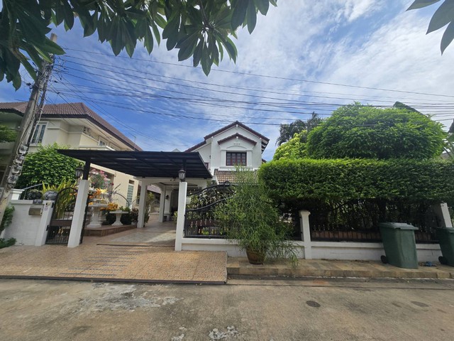  - FOR SALE บ้าน สีวลี ติวานนท์ ปากเกร็ด ไม่ไกลจาก วัดกู้ โรงเรียนพิชยศึกษา เมืองทอง 7700000 THAI BAHT 4 BEDROOM พื้นที่เท่ากับ 76 ตาราง.วา 0 ngan 0 Rai ส ว ย