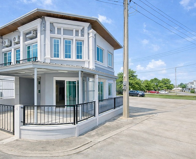 อิมพีเรียลเวิลด์ สำโรง ทาวน์โฮม 3 นอน 2 น้ำใกล้BTS สำโรง 1.1 กม.ลาซาล ทำเลสุขุมวิท 113 บ้านมุม 17 ตร.ว.132 ตร.ม. 