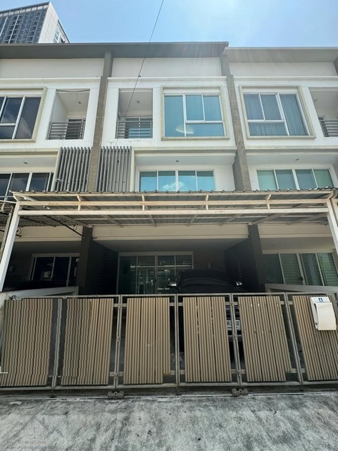 ขายทาวน์โฮม 3 ชั้น ลุมพินี ทาวน์ เรสซิเด้นซ์ ลาดพร้าว สเตชั่น ลาดพร้าว 21 ใกล้ MRT ลาดพร้าว
