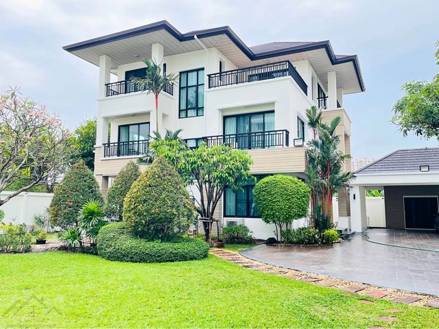 ให้เช่าบ้านเดี่ยว 3 ชั้น หลังใหญ่ 210 ตรว, 4 ห้องนอน ซอยรัชดา 32 พร้อมสวนขนาดใหญ่ ใกล้ศาลอาญา