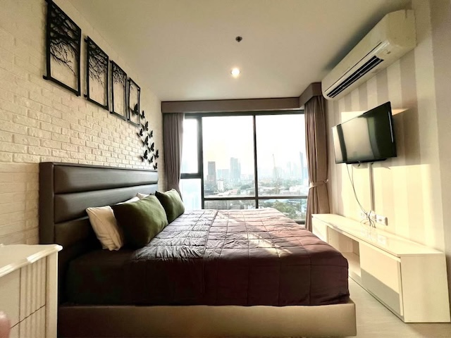 Rhythm Sukhumvit 42 spacious corner unit 12th floor BTS Ekkamai