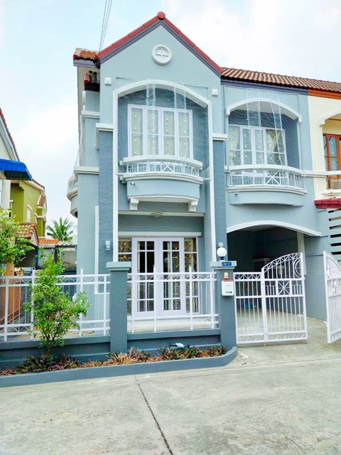 กระทุ่มล้ม บางกระทึก ใกล้ เดอะโฟร์ธ สาย4 500 ม. ทาวน์โฮม 2 ชั้นใกล้ตลาดศาลายา 900 ม. ปิ่นเกล้า   หัวมุม 3นอน 2น้ำ 37ตร.วา. 300 ตร.ม.