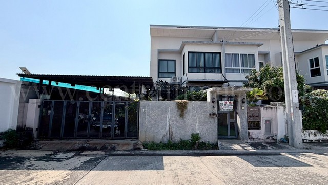 ทาวน์โฮม หมู่บ้านเด่นชัย คลองกันยา บางพลี - สมุทรปราการ หลังริม