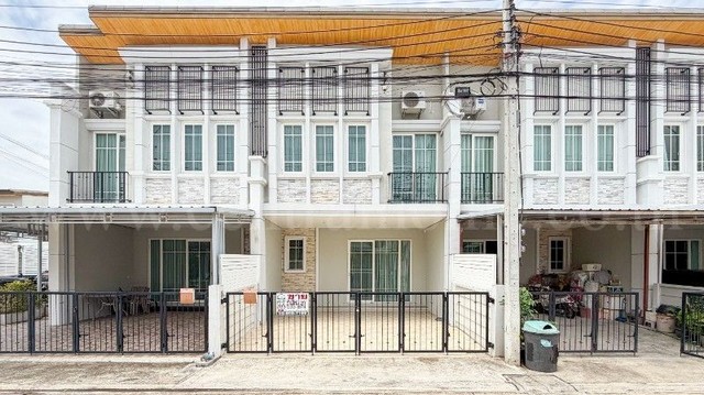 ทาวน์โฮม โกลเด้นท์ ทาวน์ รามอินทรา-วงแหวน ราคาถูก แต่งครบ บ้านใหม่ ไม่เคยอยู่
