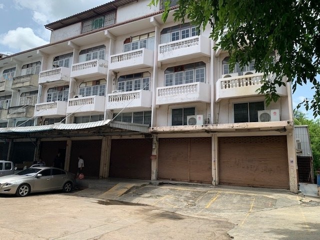 ให้เช่าอาคารสำนักงาน  5 คูหา  หมู่บ้านสุนทร5 ถ.บางบอน3  มี รง.4 สำหรับทำโรงงานเครื่องประดับ