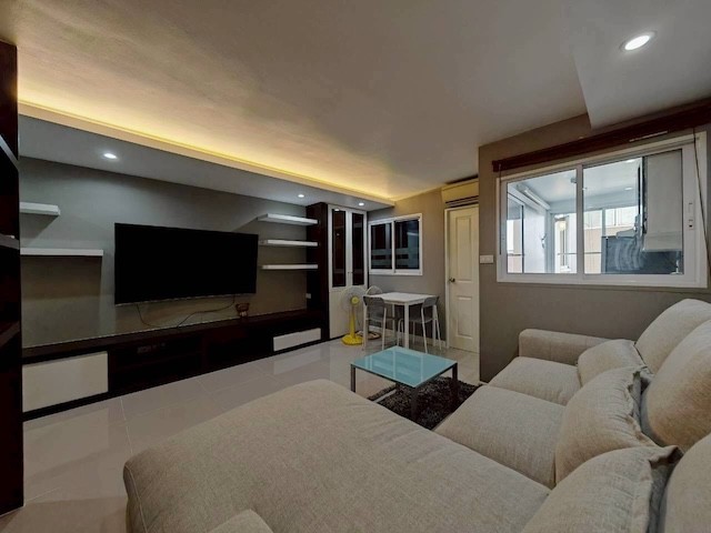 Zenith Place Sukhumvit 71 comfortable private 6th floor BTS Phra Khanong