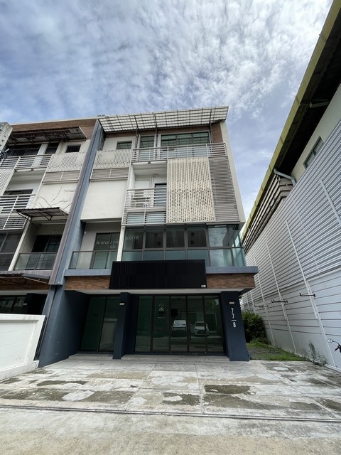 ให้เช่า โฮมออฟฟิศ ซอยรามอินทรา 40  โครงการ ดิสทริค เอกมัย-รามอินทรา DISTRICT นวลจันทร์ ถนนรามอินทรา เดินทางสะดวก
