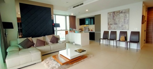 Beautiful 2 bedrooms view on Swimming Pool for rent at the River Charoenakorn Soi 13 