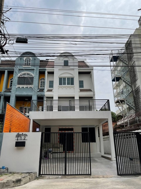 ขาย Home Office 3 ชั้น 46 ตรว. 380 ตรม. ซอย ลาดพร้าว91 ใกล้รถไฟฟ้าสถานีมหาดไทย ใกล้ทางด่วน