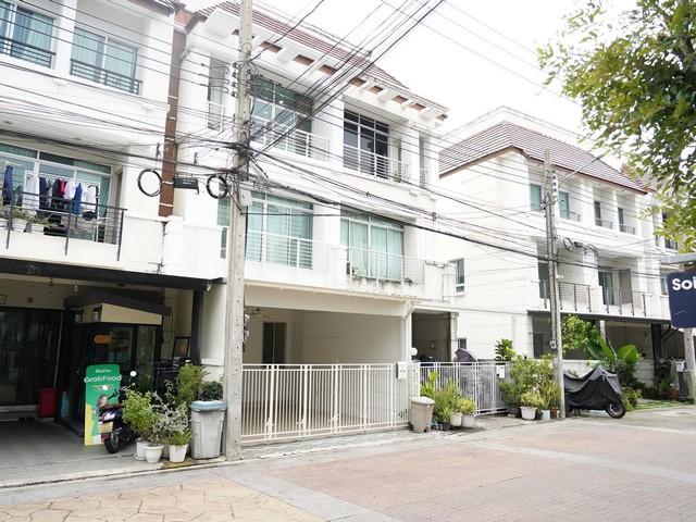 ขายทาวน์โฮม โครงการ บ้านกลางเมือง เออร์บาเนี่ยน สุขุมวิท 113 (Baan Klang Muang Urbanion Sukhumvit 113)