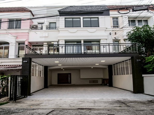 รหัสC7272 ให้เช่าทาวน์โฮม 3ชั้น โครงการบ้านกลางเมือง บริติซ ทาวน์ ศรีนครินทร์ ใกล้รถไฟฟ้าศรีลาซาล