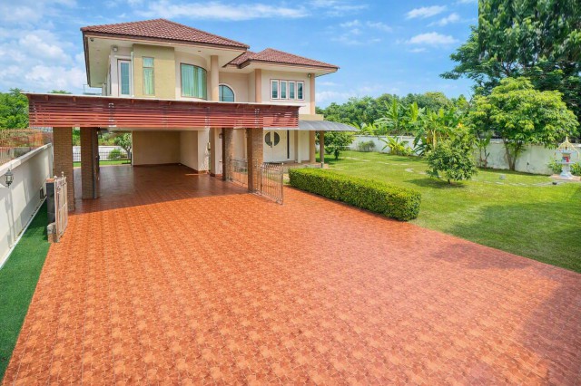 กรุงเทพกรีฑา 4-10 บ้านเดี่ยว 2 ชั้น  4-5นอน 3น้ำ รพ.ศิริน 550 ม.  200ตร.ว. บ้านพร้อมอยู่ ห้องครัวในบ้านและครัวไทย