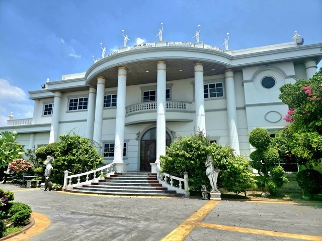 ขายบ้านหรู เมืองฉะเชิงเทรา พร้อมอยู่ พื้นที่ 2 ไร่ 3 งาน 31 ตรว. ติดถนนศิริโสธร ต.โสธร อ.เมืองฉะเชิงเทรา ทำเลใกล้โรบินสันฉะเชิงเทรา 