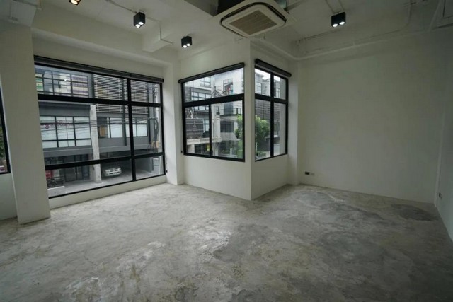 P2120 ให้เช่า อาคารสำนักงาน โครงการ ดิสทริค ศรีวรา ทาวน์อินทาวน์ เดินทางสะดวก ของกินโซนนี้เยอะมาก 