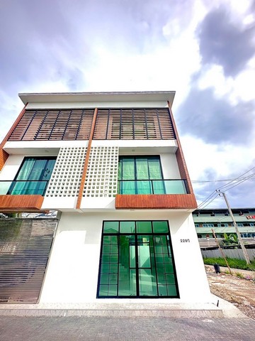 ขาย ทาวน์โฮม 3 ชั้น แจ้งวัฒนะ 6 วิภาวดี 70 บางเขน หลักสี่ รามอินทรา ใกล้รถไฟฟ้า 3 สาย สภาพมือ 1 เข้าออกซอยเพียง 700 เมตร เดินทางสะดวก