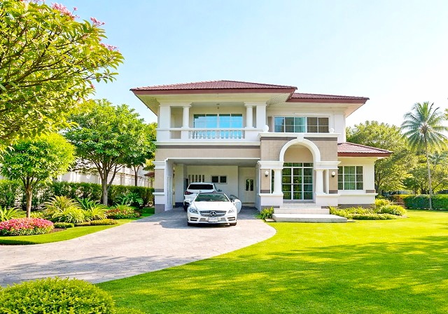 คฤหาสน์ใหญ่มาก บ้าน4นอน 142 ตารางวา สาทร-ราชพฤกษ์ จอดรถได้ 5คัน BTSบางหว้า 900ม. ม.สยาม 1.2กม  