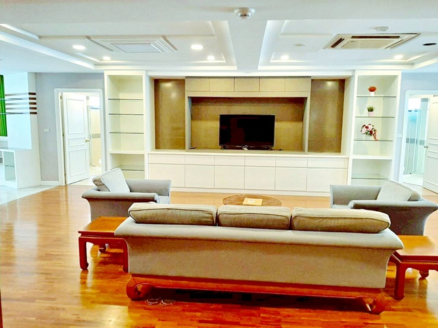 ใกล้ BTS พร้อมพงษ์ 800 ม. ชั้น 34 261 ตร.ม. President Park Sukhumvit 24 Penthouse คอนโดระดับลักชัวรี 3 นอน 4 น้ำ 