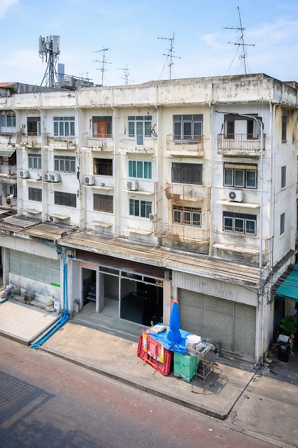 อาคารพาณิชย์ 4 ชั้น ApLรามคำแหง 1.5 กม. ติดถนนพัฒนาการ 4นอน แยกคลองตัน 800 ม. 4น้ำ 19 ตร.ว. 300 ตร.ม.ทางด่วนศรีรัช 900 ม. 