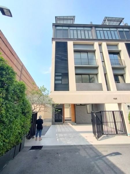 ให้เช่าทาวน์โฮม3.5ชั้นย่านThe Nine พระราม9 หัวหมาก รามคำแหง ศรีนครินทร์ พัฒนาการ