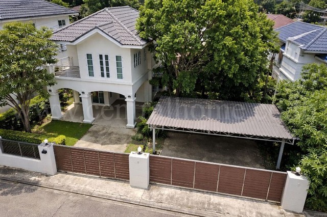 บ้านเดี่ยว แกรนด์โฮม พหลโยธิน 48 พร้อมเรือนรับรอง สภาพดี หลังมุม