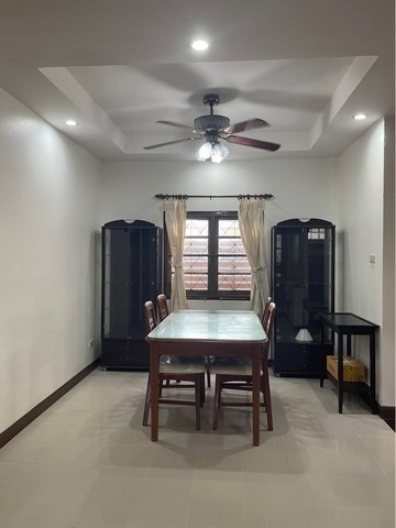 ให้เช่าบ้านเดี่ยวใกล้รถไฟฟ้าสายสีเหลือง mrt ห้วยขวาง ซอยลาดพร้าว80  รีโนเวทใหม่  ใกล้สหการประมูล รร.นานาชาติRegents Kis, SISB 