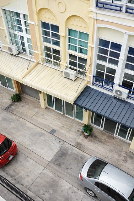 บิ๊กซี เพชรเกษม 300ม. หลักสอง  อาคารพาณิชย์ 4.5ชั้น 3นอน แม็คโคร เพชรเกษม 300ม.  4น้ำ 16 ตร.ว. 270 ตร.ม. รพ.บุญญาเวช 400 ม.