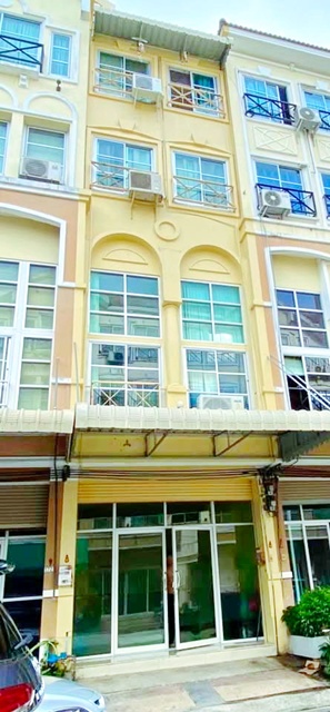 แม็คโคร เพชรเกษม 300ม.  บิ๊กซี เพชรเกษม 300ม. หลักสอง  อาคารพาณิชย์ 4.5ชั้น 3นอน 4น้ำ 16 ตร.ว. 270 ตร.ม. รพ.บุญญาเวช 400 ม.